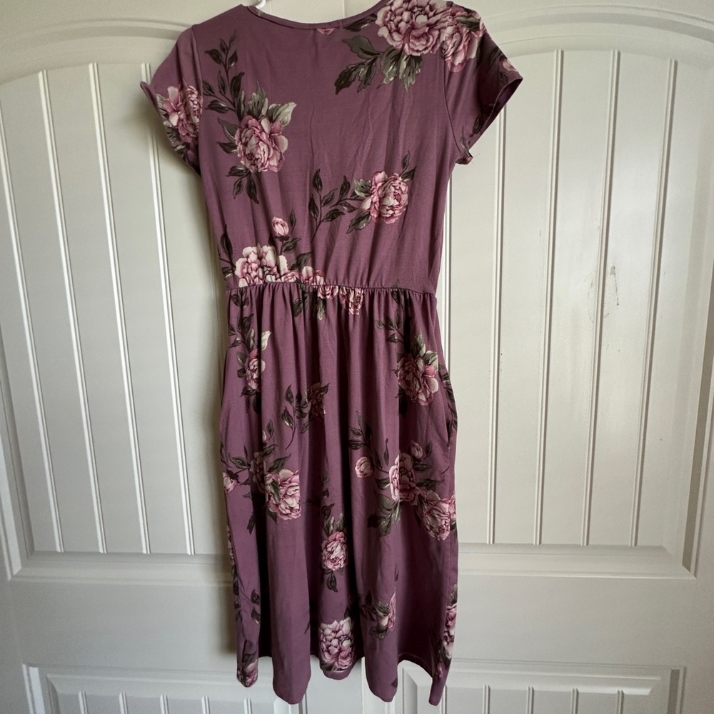 Chic Floral Midi Dress in Mauve by [Brand]